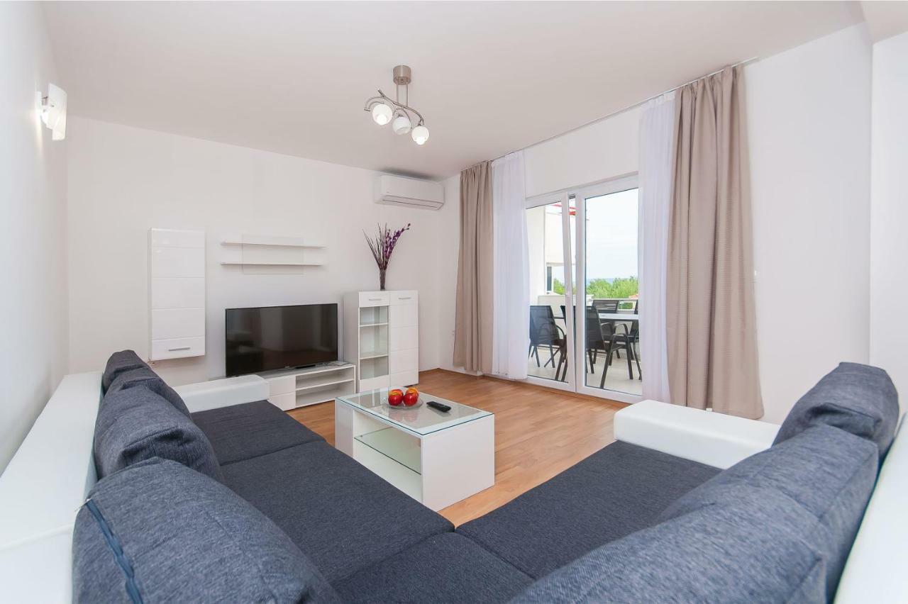 Apartman Mira- 오미스 외부 사진