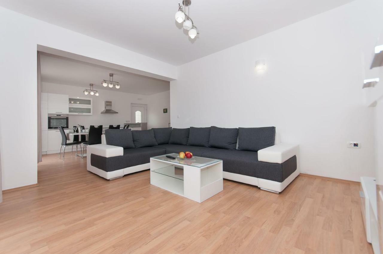 Apartman Mira- 오미스 외부 사진
