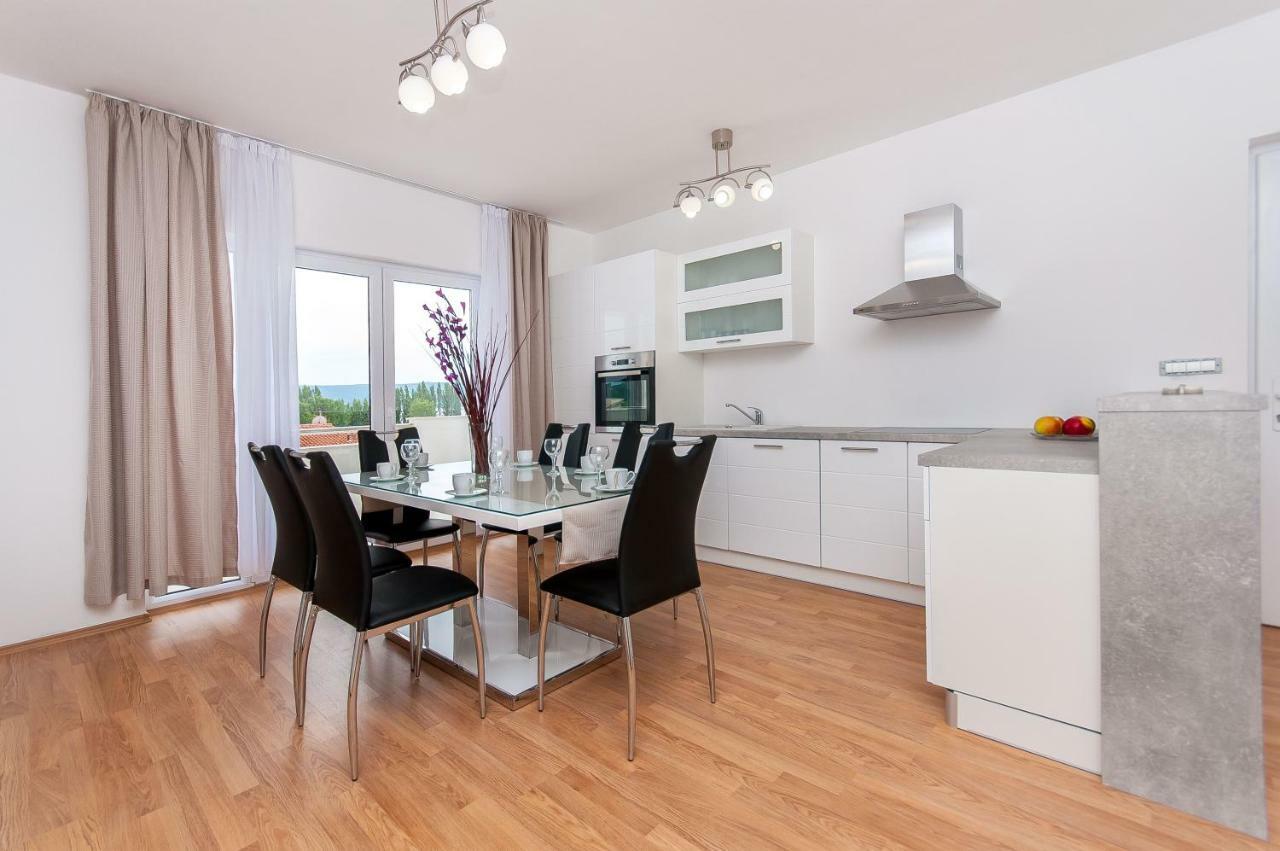 Apartman Mira- 오미스 외부 사진