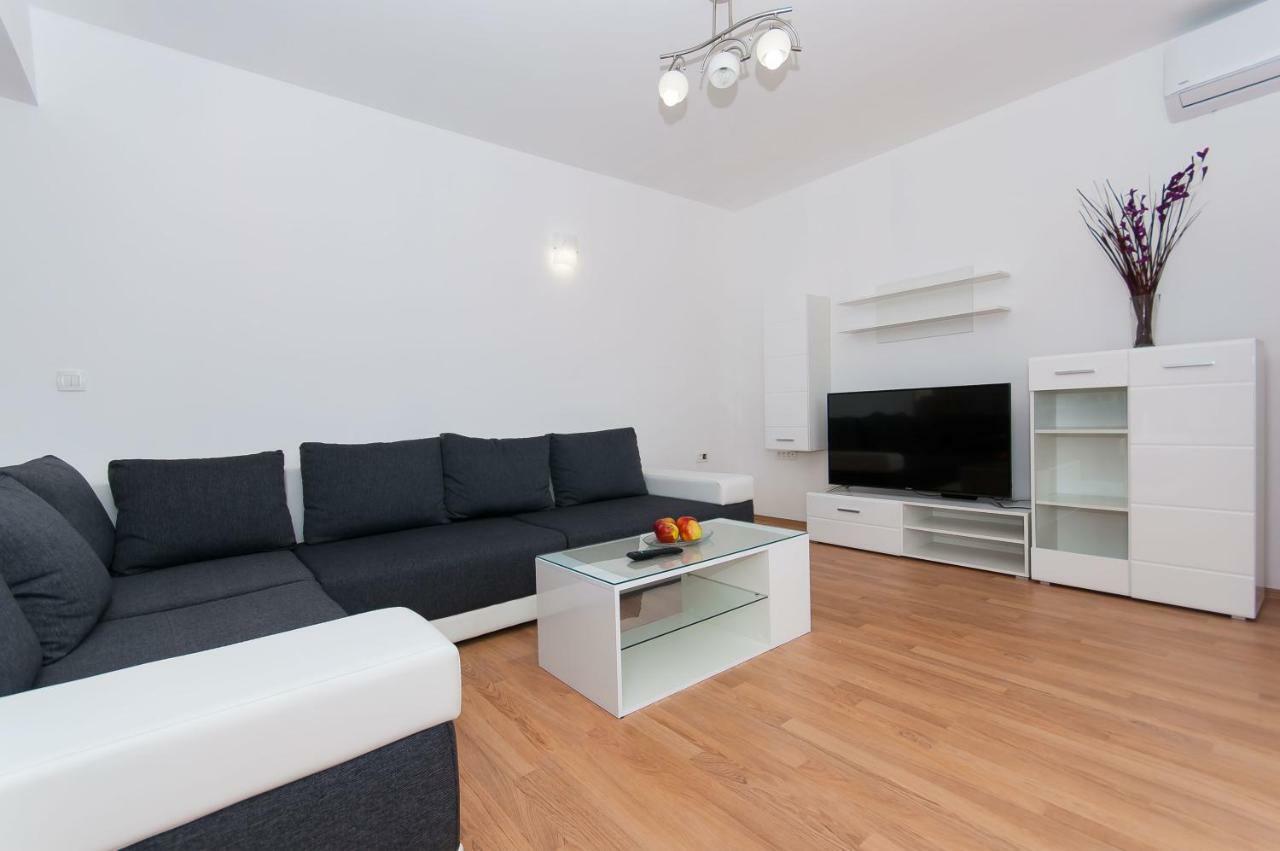 Apartman Mira- 오미스 외부 사진