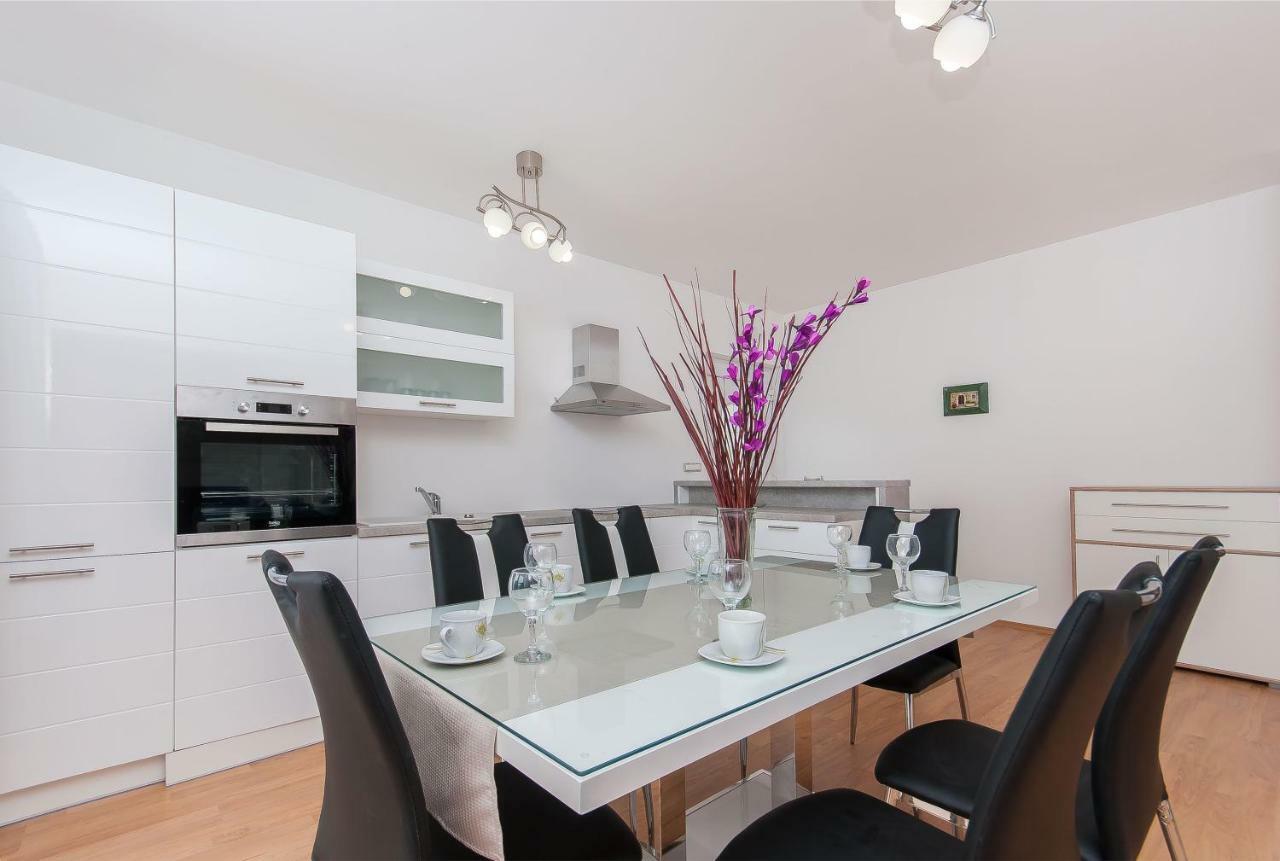 Apartman Mira- 오미스 외부 사진