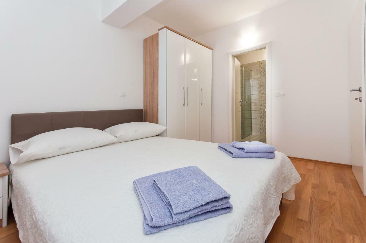 Apartman Mira- 오미스 외부 사진