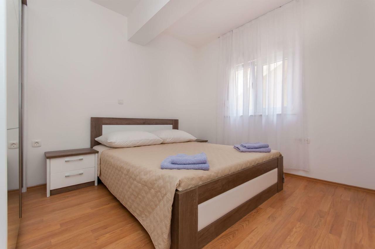 Apartman Mira- 오미스 외부 사진